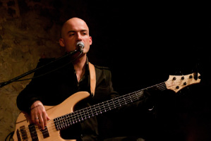 Pascal Boucaud (Bass und Gesang)
