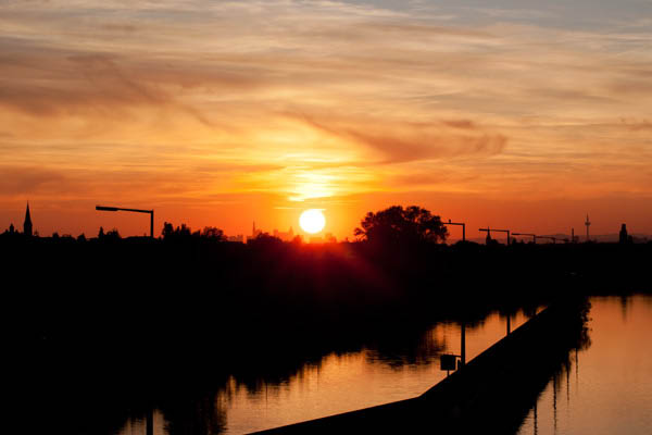 Sonnenuntergang an der Schleuse