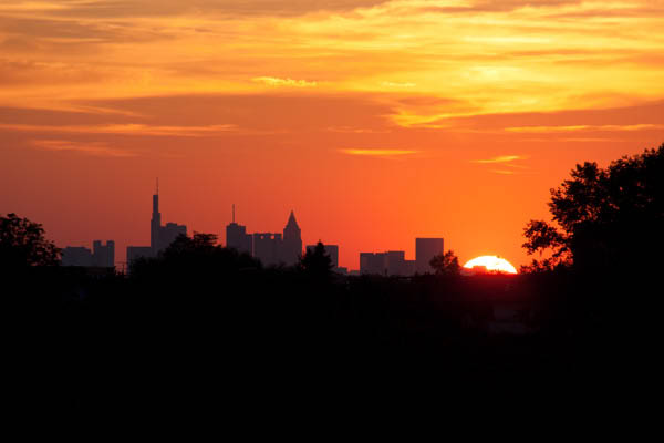 Skyline und Sonne