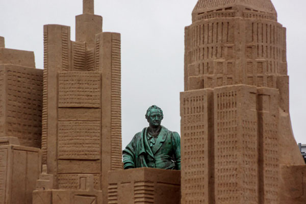 Genius loci und Skyline aus Sand