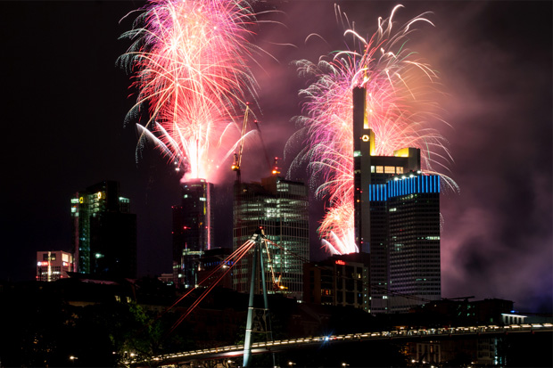 Feuerwerk über der Frankfurter Skyline