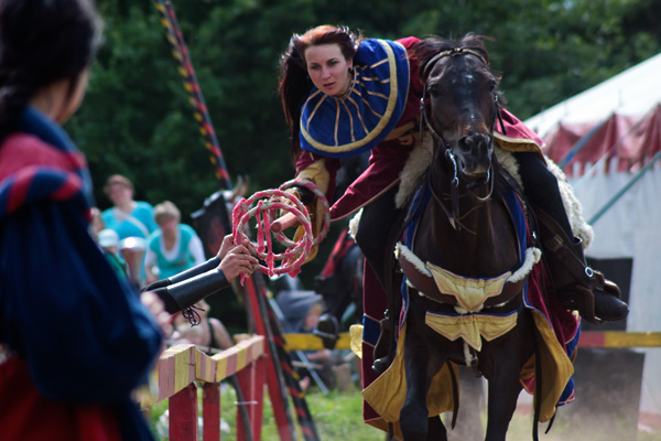 Prinzessin beim Ringestechen