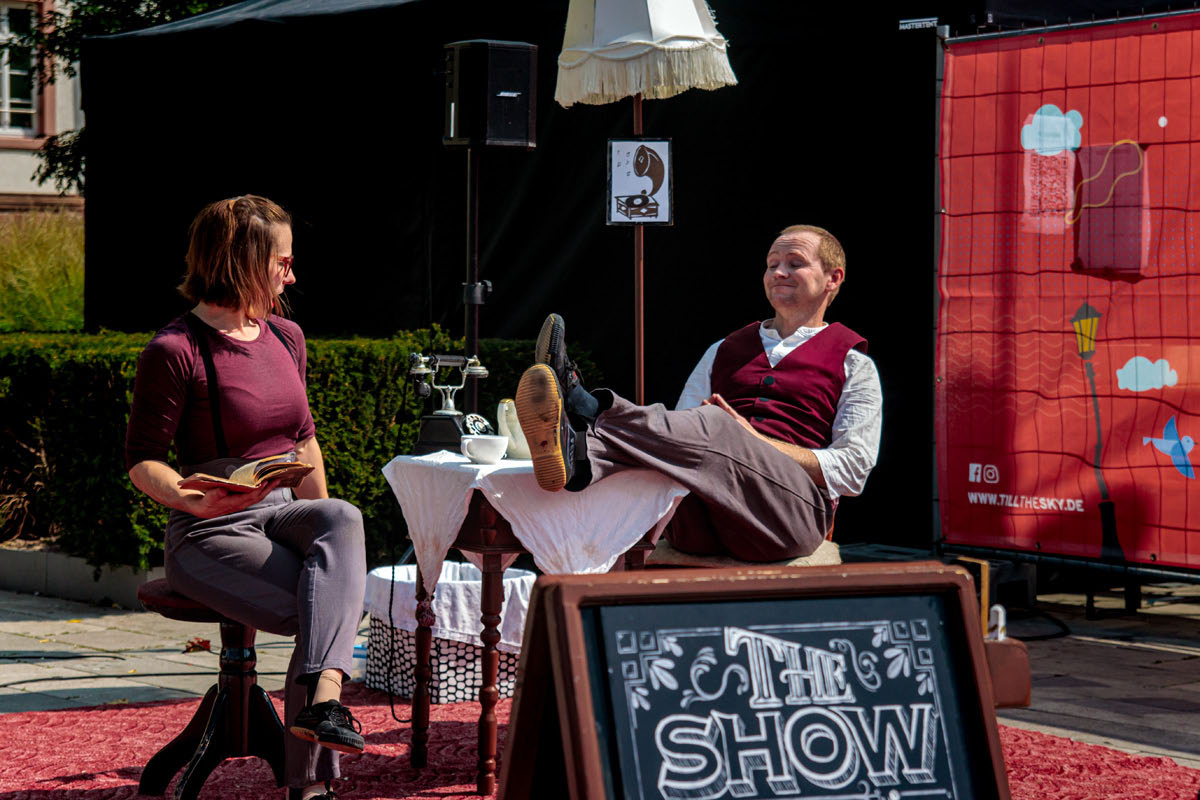 Strassentheaterfestival Till the Sky Hanau 2025 Grammophon - Kira & Anders