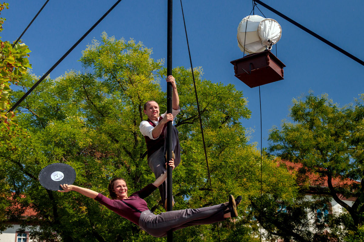 Strassentheaterfestival Till the Sky Hanau 2025 Grammophon - Kira & Anders