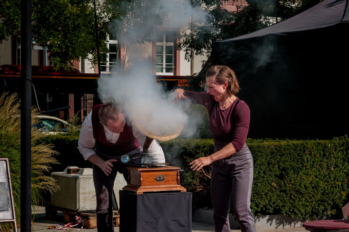 Strassentheaterfestival Till the Sky Hanau 2025 Grammophon - Kira & Anders