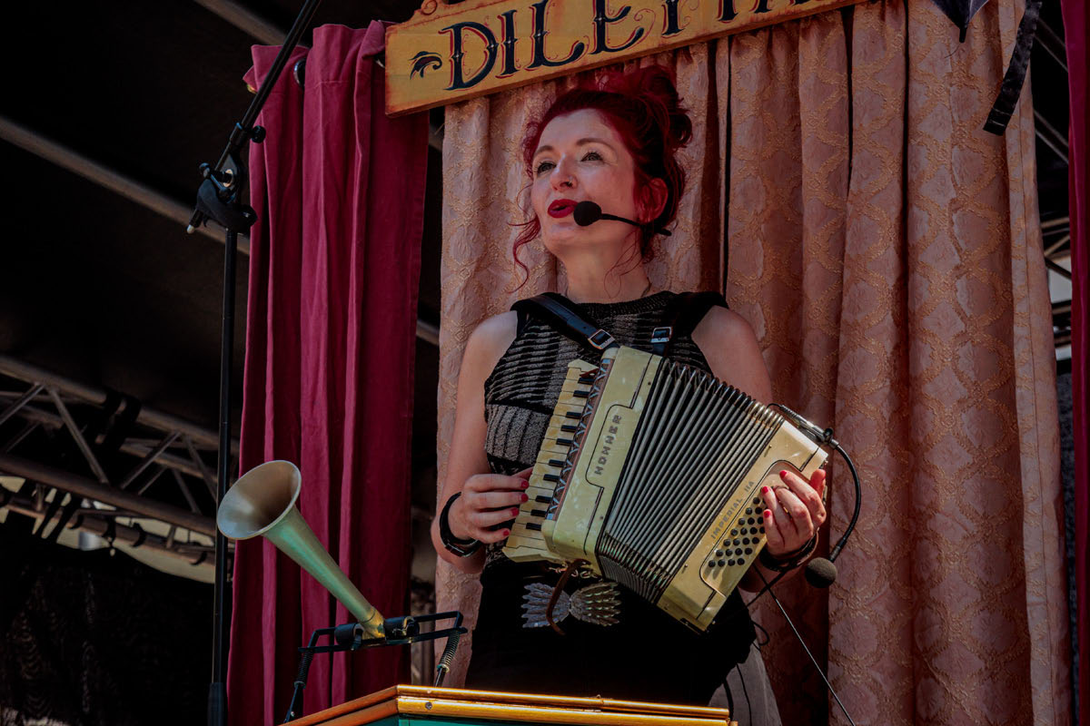 Strassentheaterfestival Till the Sky Hanau 2026 Laura Dilettante