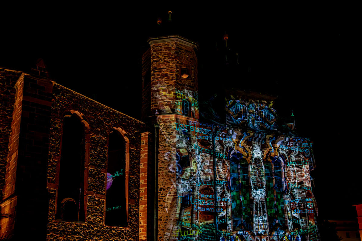 Lichtkunst WN Kirche HU 2026 Fassade