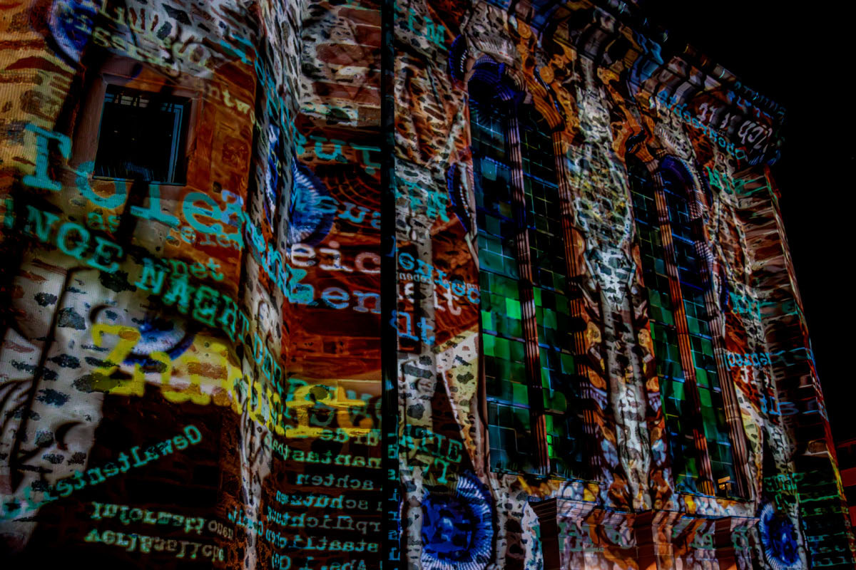 Lichtkunst WN Kirche HU 2026 Fassade