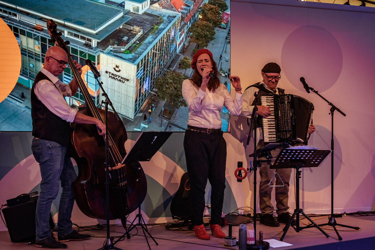 Smile Days Stadthof HU2025 - Esprit de Paris auf der Agora-Bühne