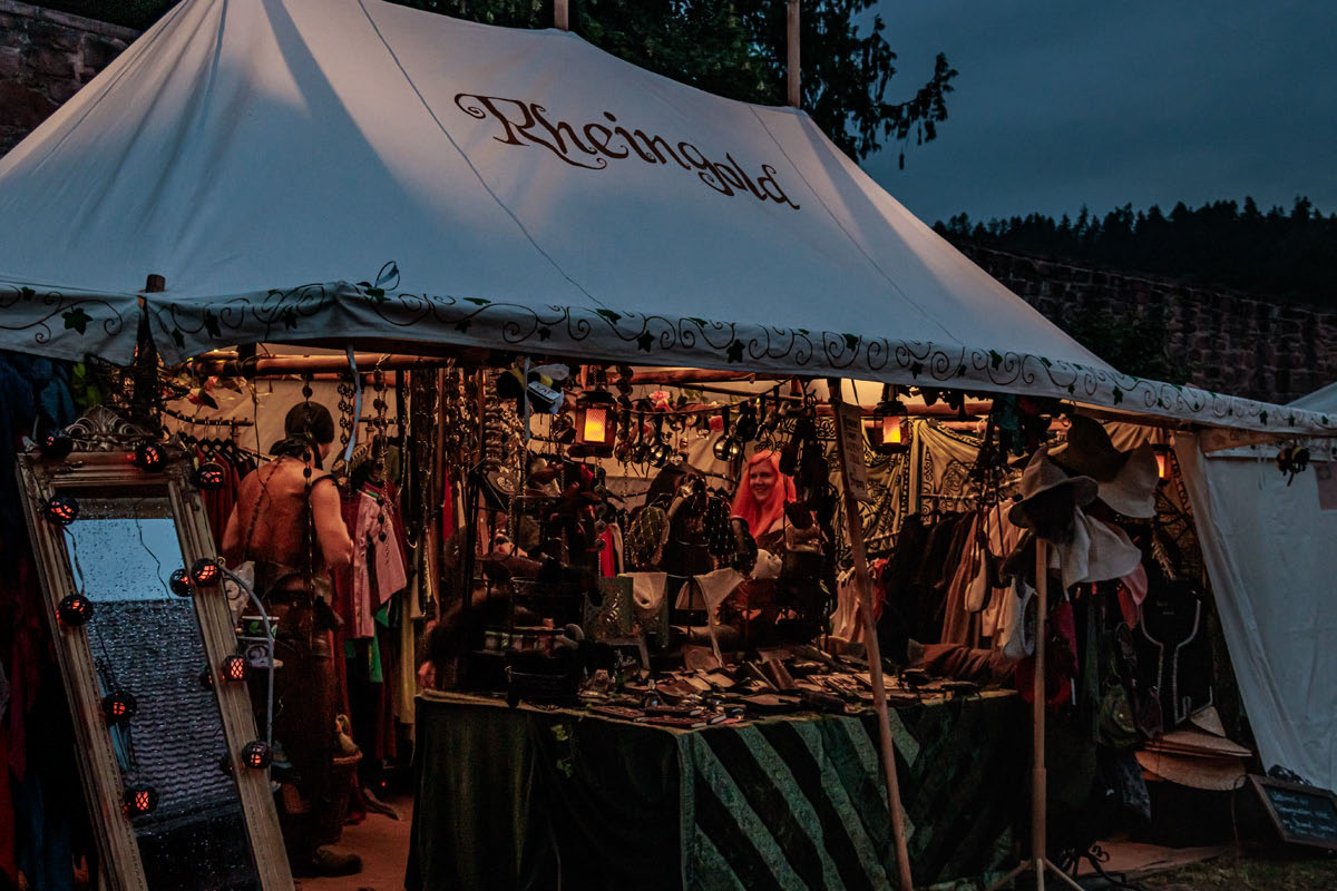 Buedingen MAFest 2025 - Ambiente - Illuminierte Stände