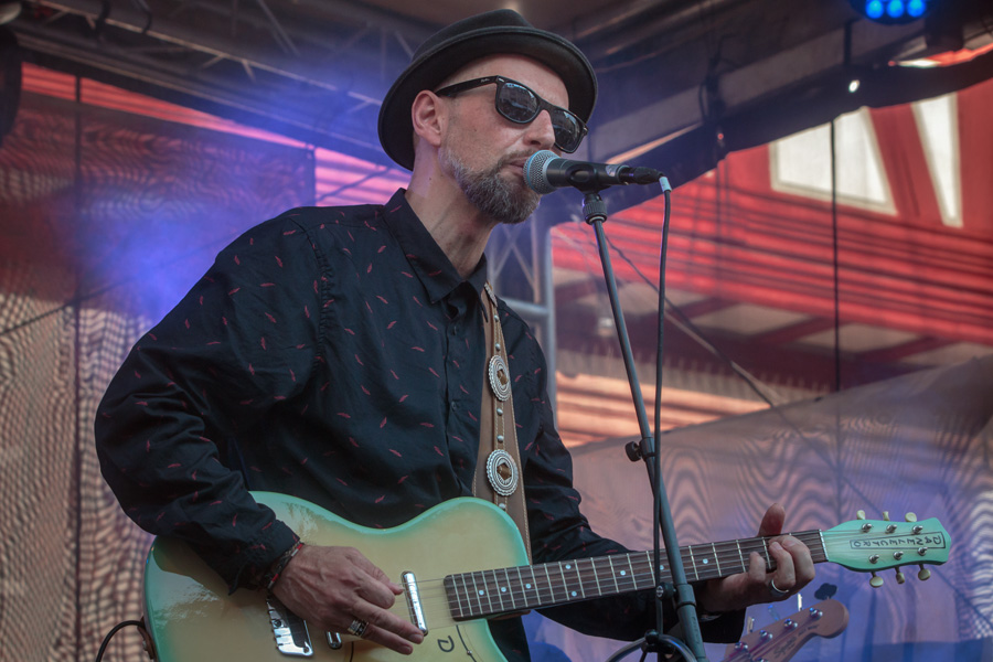 Lamboyfest 2019 Musik - ReverendSchulzz vor dem Goldschmiedehaus