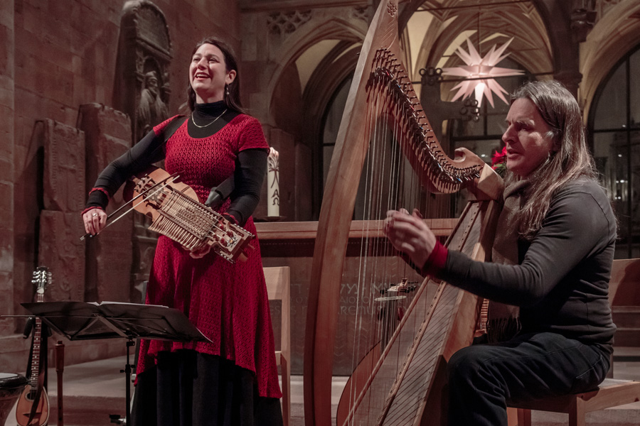 Weihnachtliche Klänge mit Nyckelharpa und keltischer Harfe